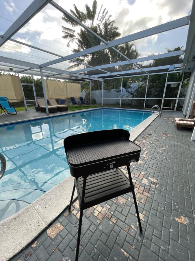 Pool Vacation Villa Hollywood Exterior photo
